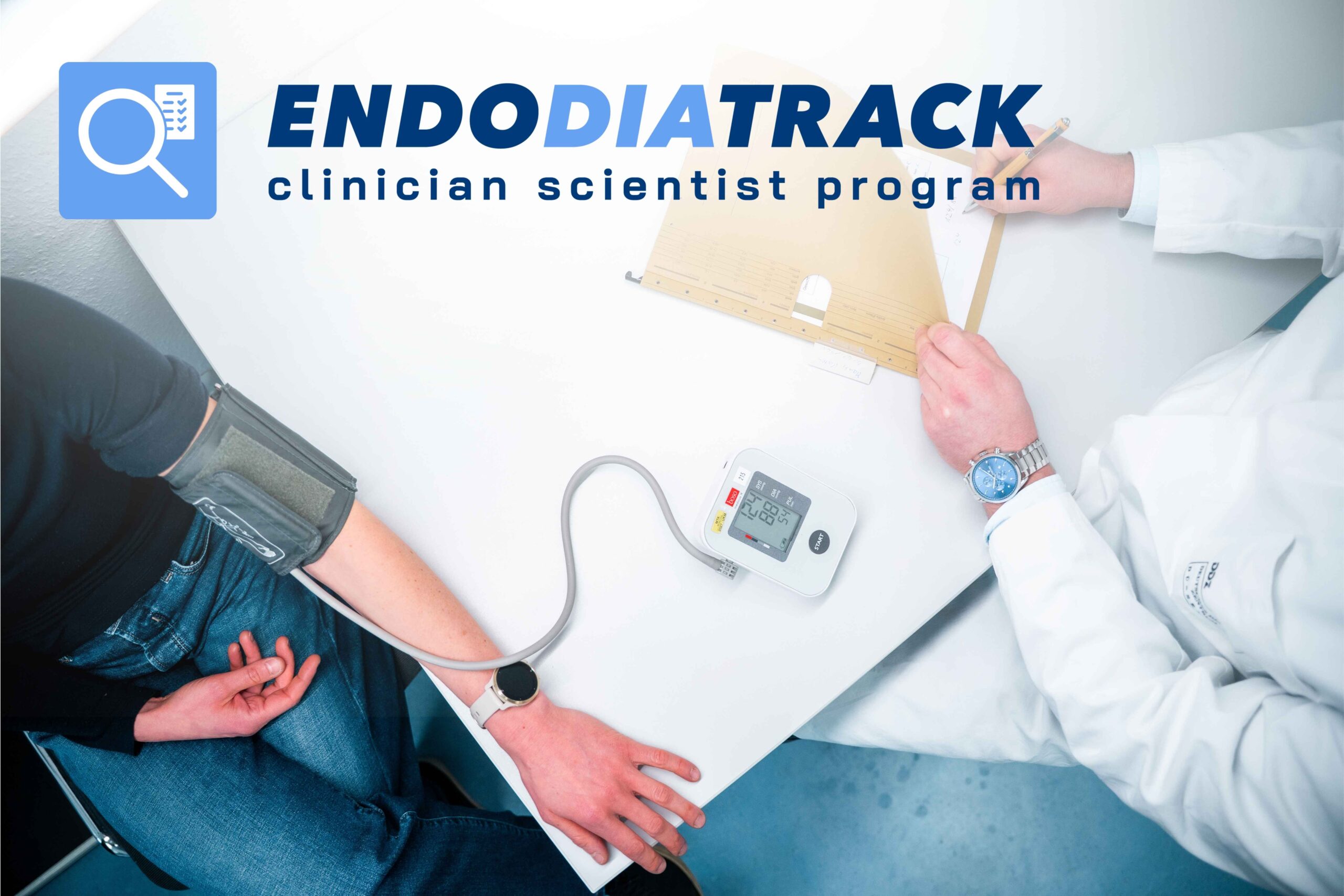 Blutdruckmessung, Arzt und Patientin