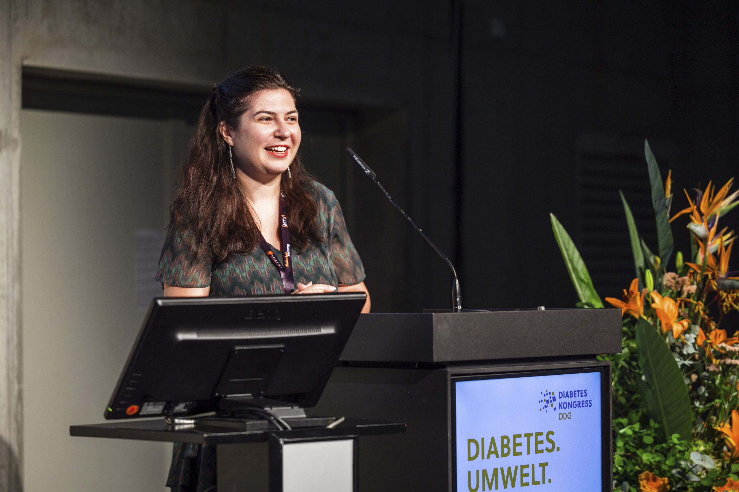 Zaharia auf einem Kongress bei einem Vortrag