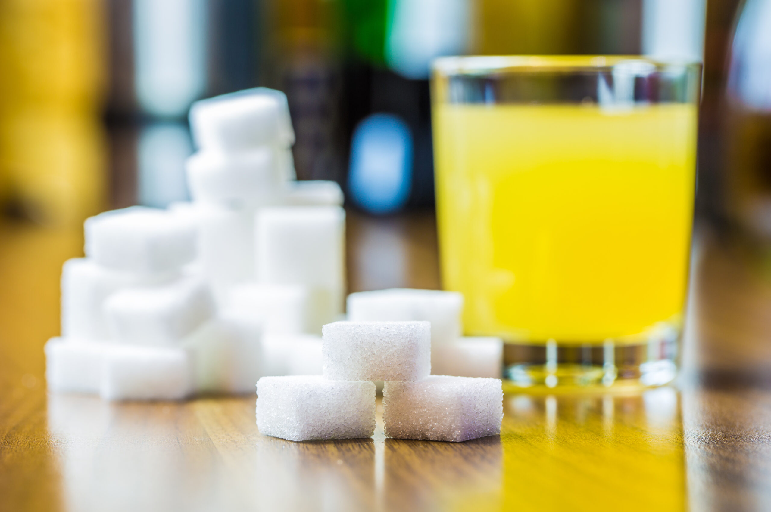 Limonade und Zuckerwürfel
